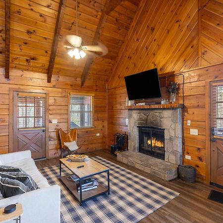 Dudley II By Avantstay Comfortable Cabin W Hot Tub Views بيدجن فورج المظهر الخارجي الصورة