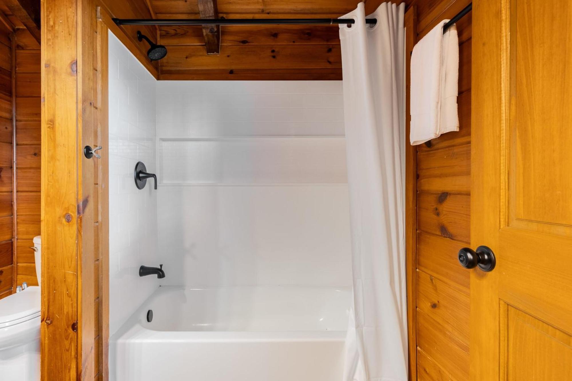 Dudley II By Avantstay Comfortable Cabin W Hot Tub Views بيدجن فورج المظهر الخارجي الصورة